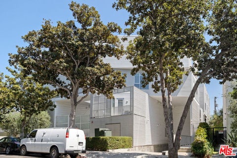Photo of 1030 N Kings Road #201, West Hollywood, CA 90069 (MLS # 26958495)