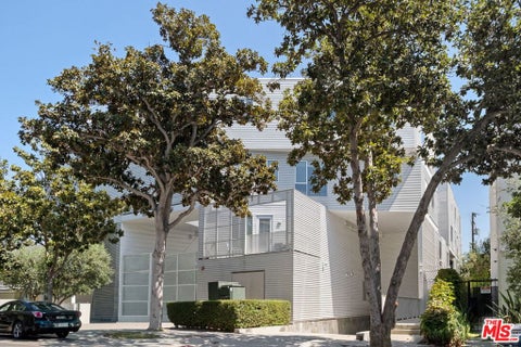 Photo of 1030 N Kings Road #201, West Hollywood, CA 90069 (MLS # 26958495)