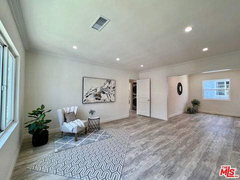 Photo of 124 N Pass Avenue #1, Burbank, CA 91505 (MLS # 26718925)