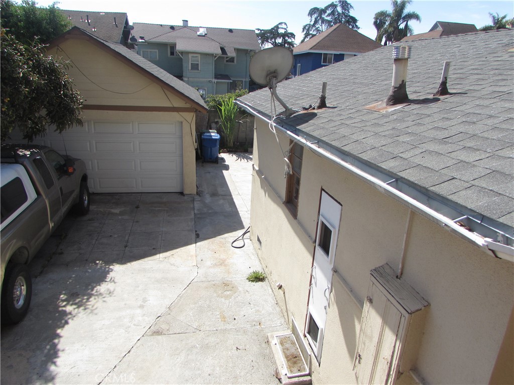 Properties 3 2956 W 15th Street