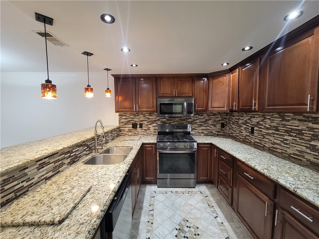 Properties 2 11076 Sharp Avenue C