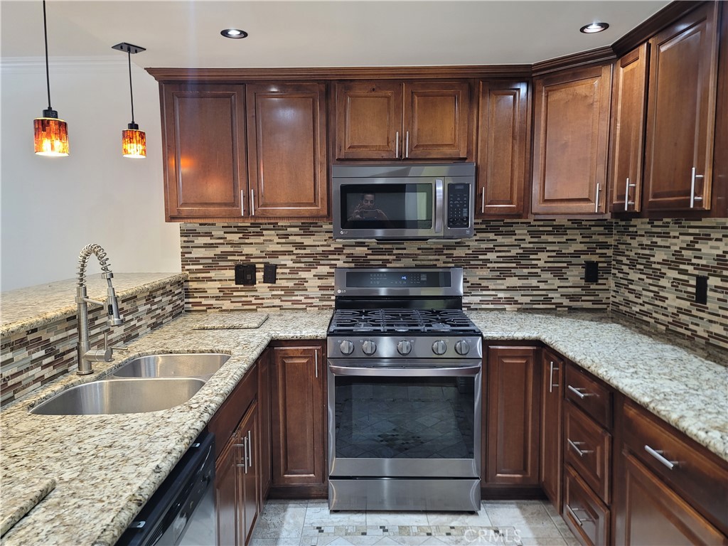 Properties 3 11076 Sharp Avenue C