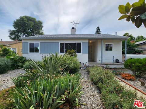 Photo of 6639 Chimineas Avenue, Reseda, CA 91335 (MLS # 26673895)