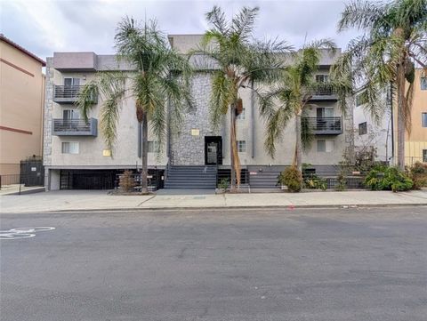 Photo of 1227 N Orange Avenue #304, West Hollywood, CA 90038 (MLS # SR25214134) Photo of 1227 N Orange Avenue #304, West Hollywood, CA 90038 (MLS # SR25214134)