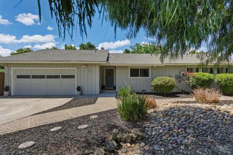 Photo of 50 Florence Court, Hollister, CA 95023 (MLS # ML82048995)