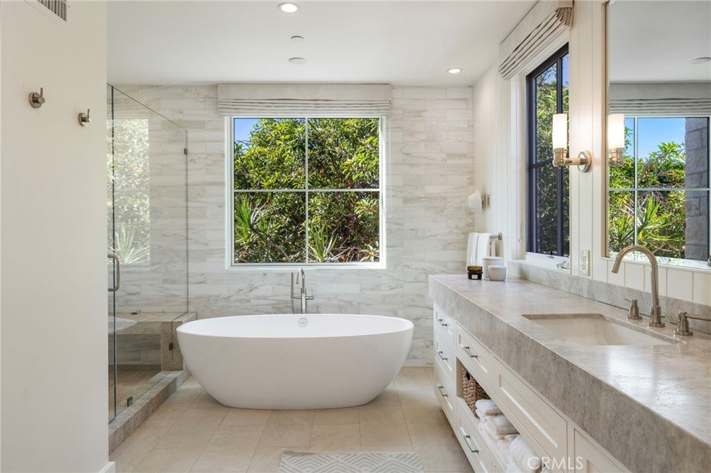 226 Poinsettia Avenue, Corona Del Mar, CA 92625 — MLS #NP26218587 — photo 38 of 75