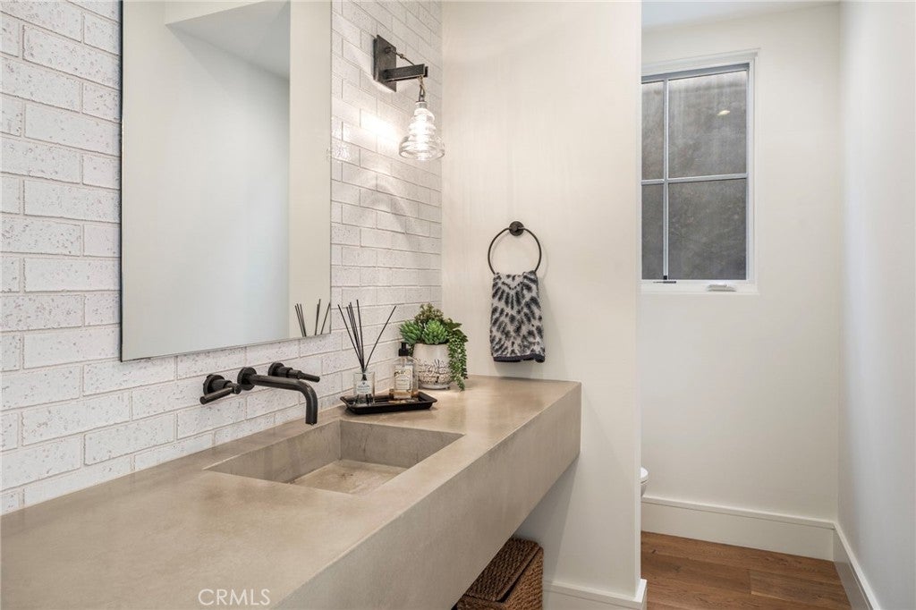 226 Poinsettia Avenue, Corona Del Mar, CA 92625 — MLS #NP26218587 — photo 25 of 75