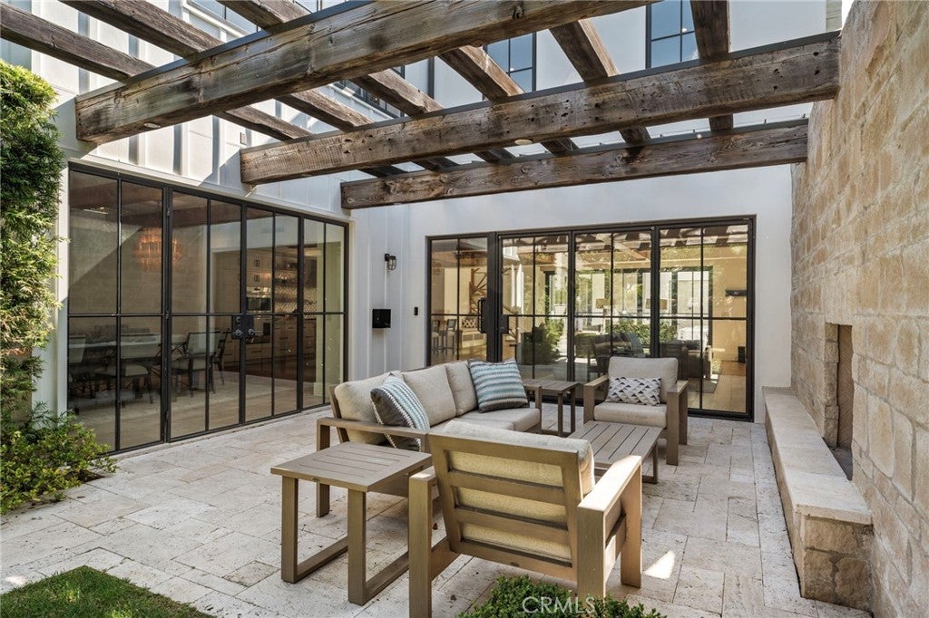 226 Poinsettia Avenue, Corona Del Mar, CA 92625 — MLS #NP26218587 — photo 6 of 75