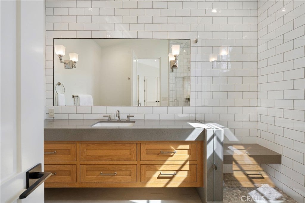 226 Poinsettia Avenue, Corona Del Mar, CA 92625 — MLS #NP26218587 — photo 42 of 75