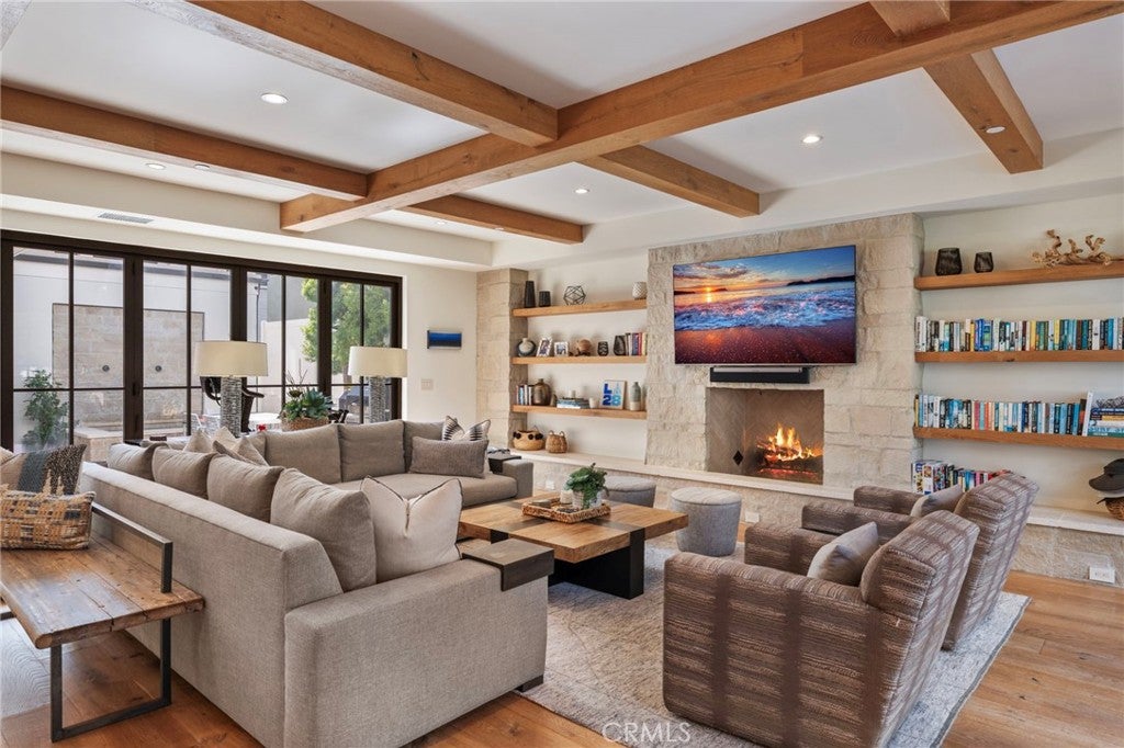 226 Poinsettia Avenue, Corona Del Mar, CA 92625 — MLS #NP26218587 — photo 10 of 75