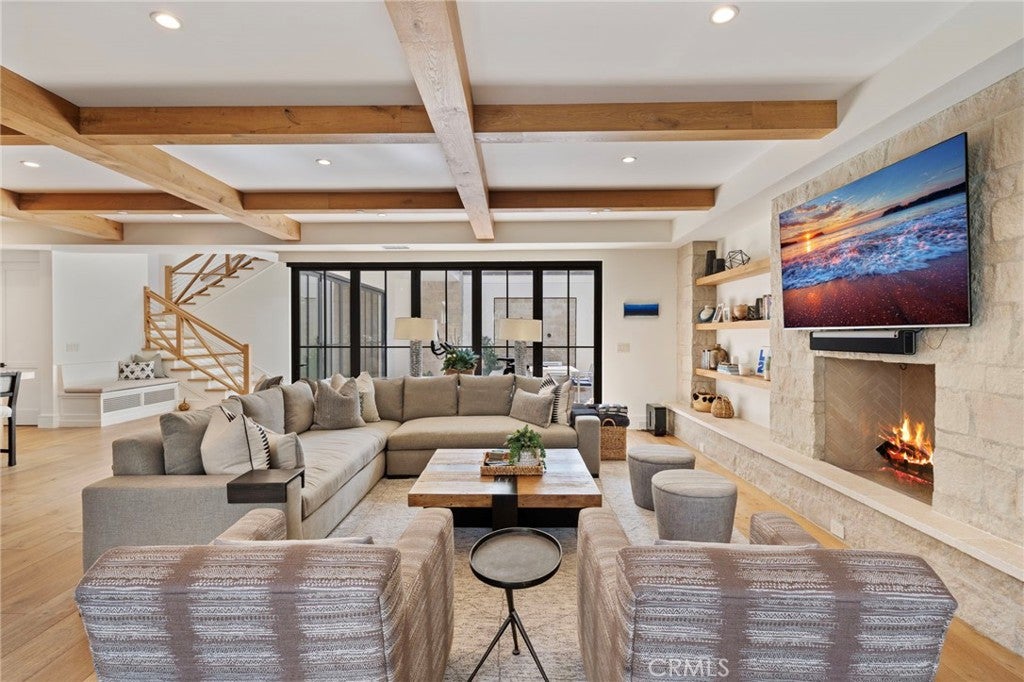 226 Poinsettia Avenue, Corona Del Mar, CA 92625 — MLS #NP26218587 — photo 13 of 75