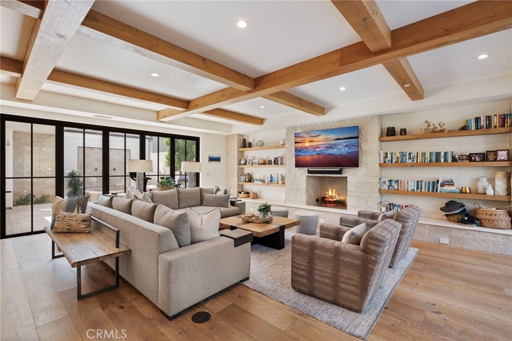 226 Poinsettia Avenue, Corona Del Mar, CA 92625 — MLS #NP26218587 — photo 11 of 75
