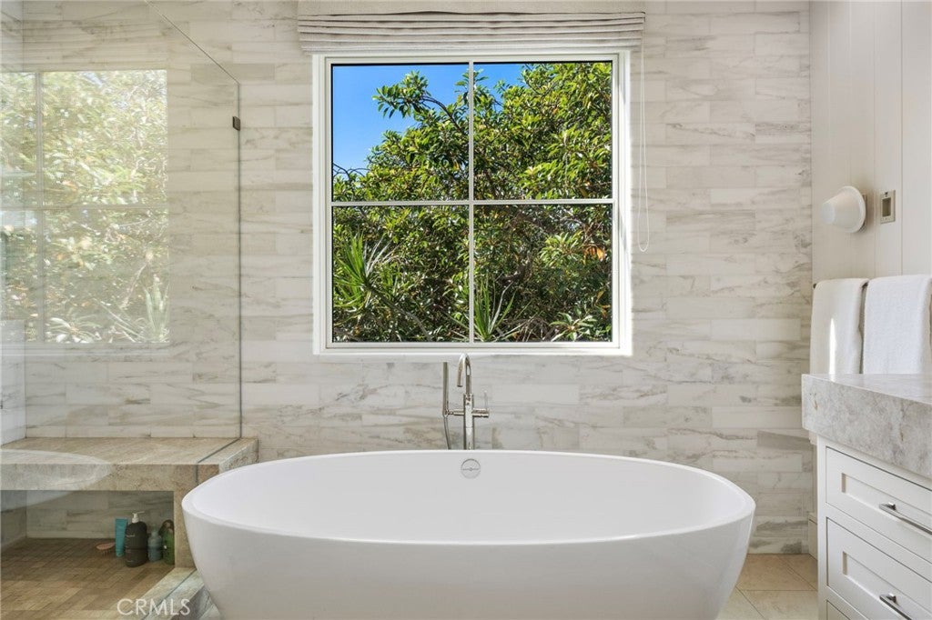 226 Poinsettia Avenue, Corona Del Mar, CA 92625 — MLS #NP26218587 — photo 36 of 75