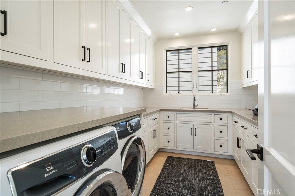226 Poinsettia Avenue, Corona Del Mar, CA 92625 — MLS #NP26218587 — photo 40 of 75
