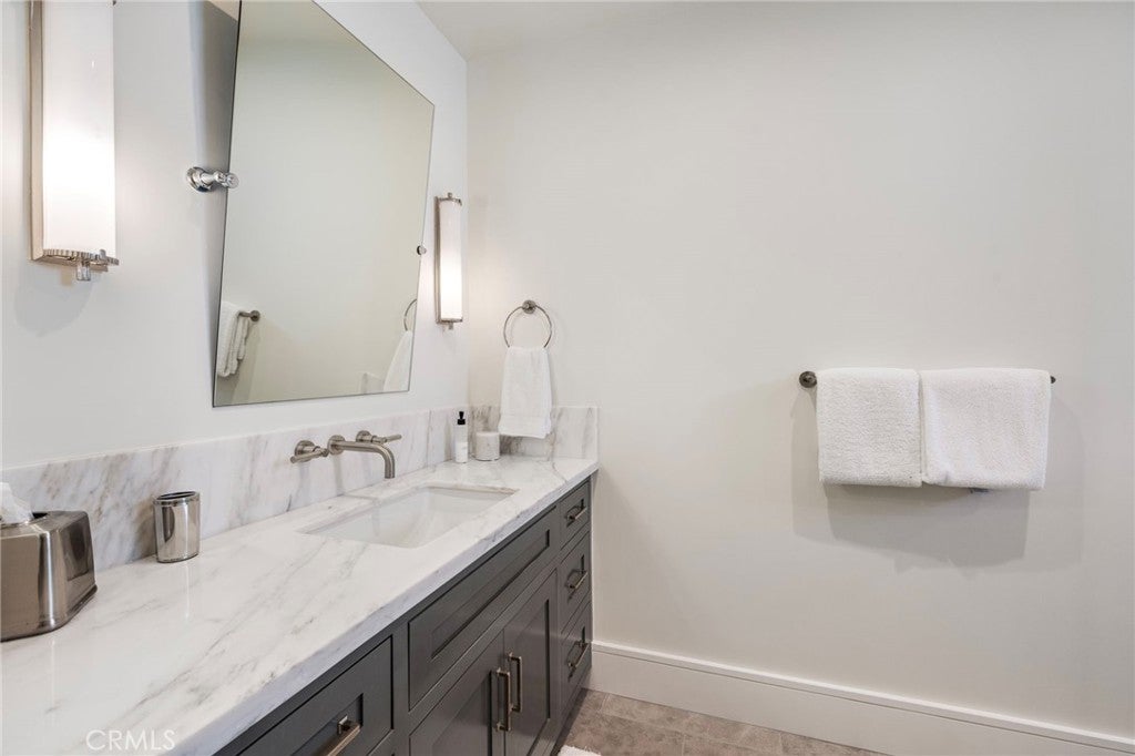 226 Poinsettia Avenue, Corona Del Mar, CA 92625 — MLS #NP26218587 — photo 28 of 75
