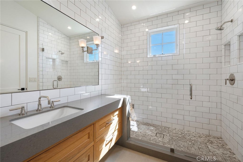 226 Poinsettia Avenue, Corona Del Mar, CA 92625 — MLS #NP26218587 — photo 43 of 75