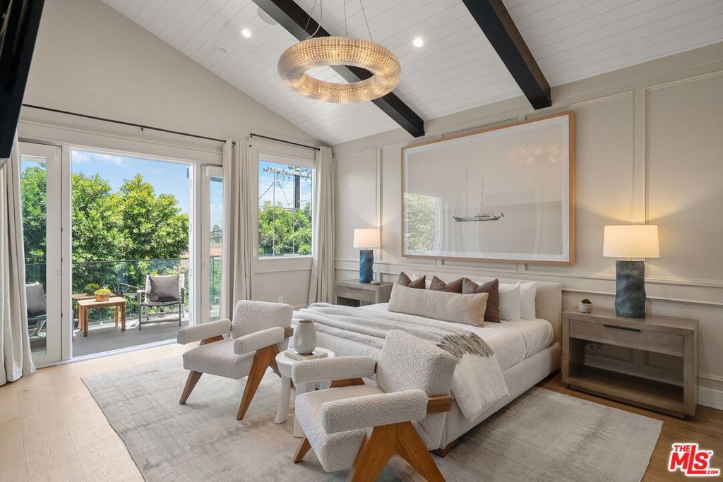 Photo of 18057 Valley Vista Boulevard, Encino, CA 91316 (MLS # 26659687)