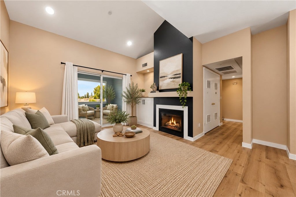 111 S Lakeview i