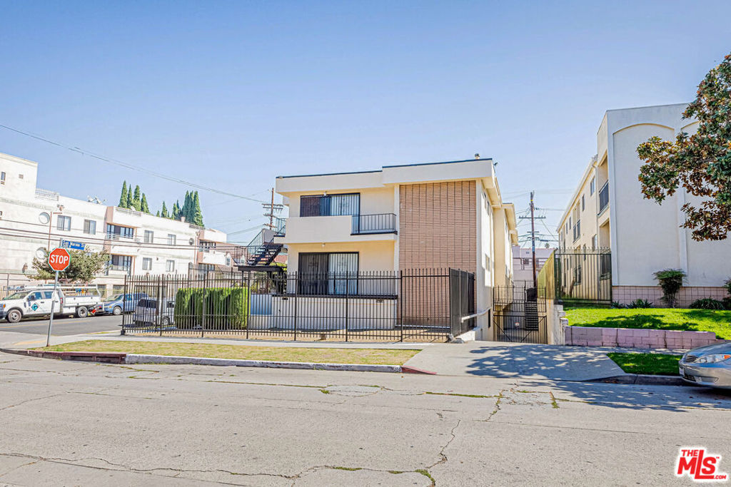 940 S Gramercy Place