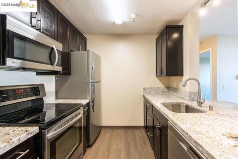 Photo of 6400 Christie AVE Ave #3213, Emeryville, CA 94608 (MLS # 41130230)