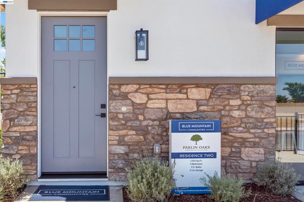 Photo of 851 Pecan Tree Ln Ln, Galt, CA 95632 (MLS # 41131510)