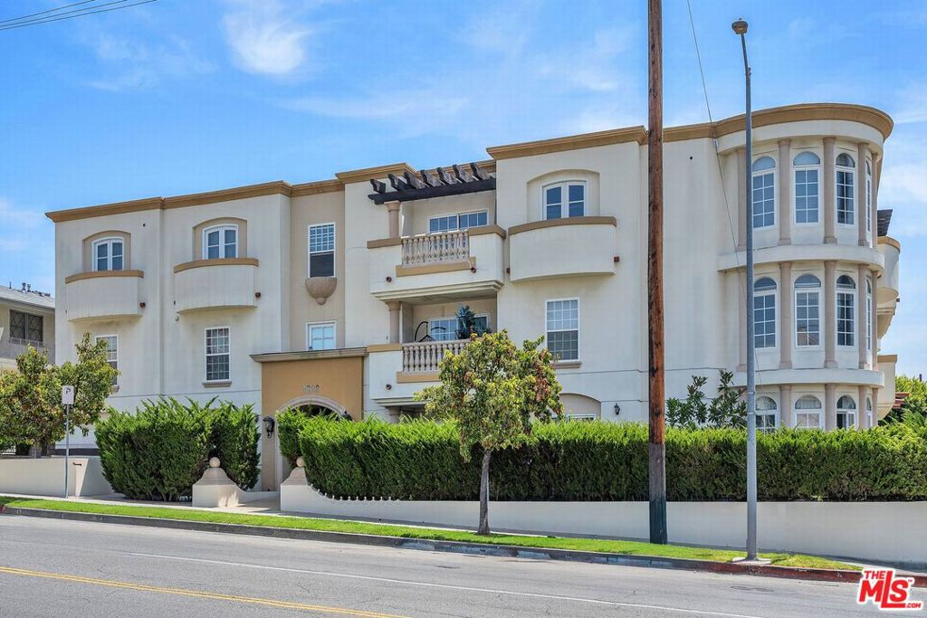 4832 Whitsett Avenue 202, Valley Village CA 91607