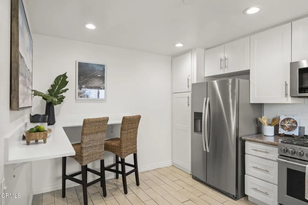 Ventura, California 93001, United States, 2 Bedrooms Bedrooms, ,2 BathroomsBathrooms,Residential,Active,111600