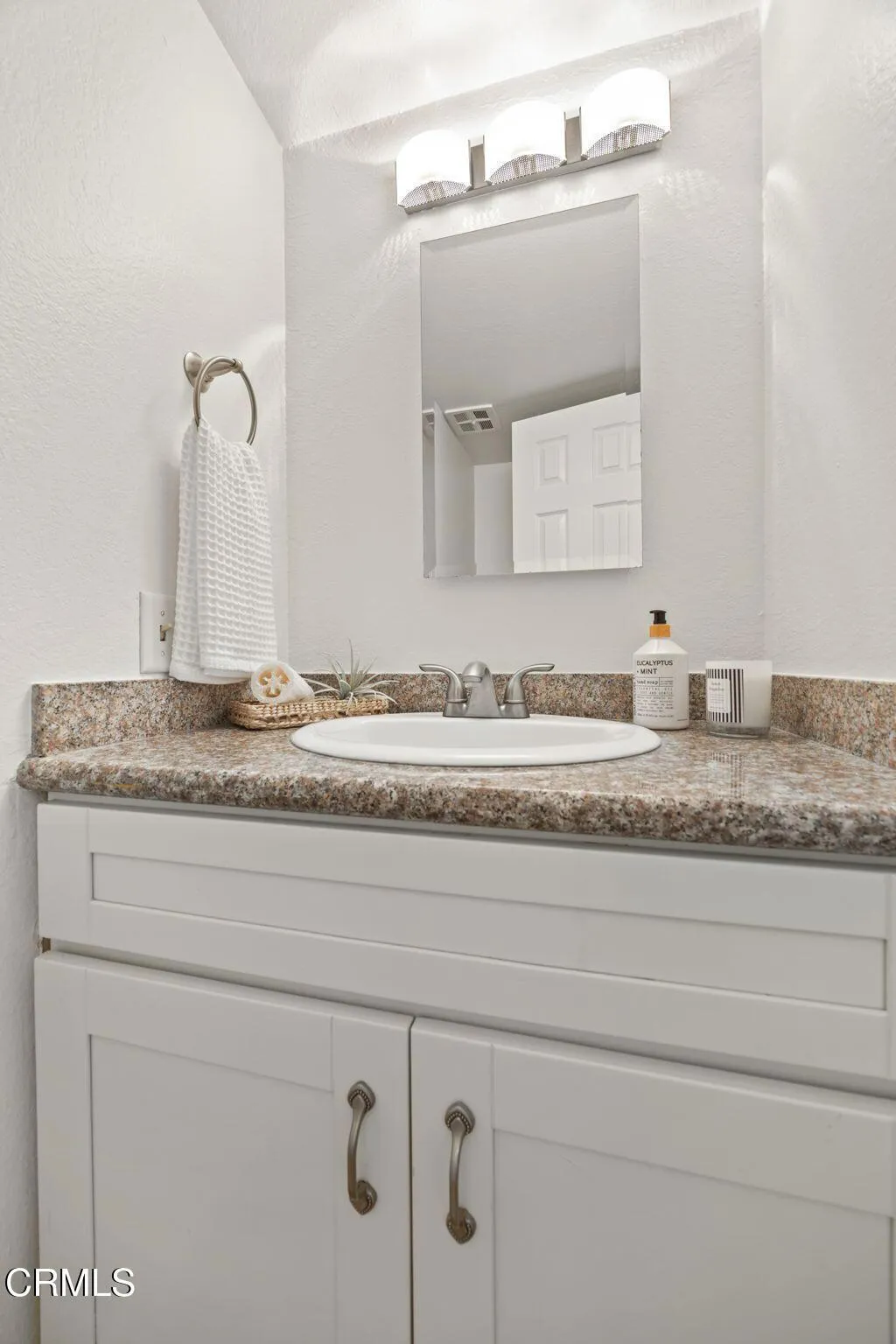 Ventura, California 93001, United States, 2 Bedrooms Bedrooms, ,2 BathroomsBathrooms,Residential,Active,111600