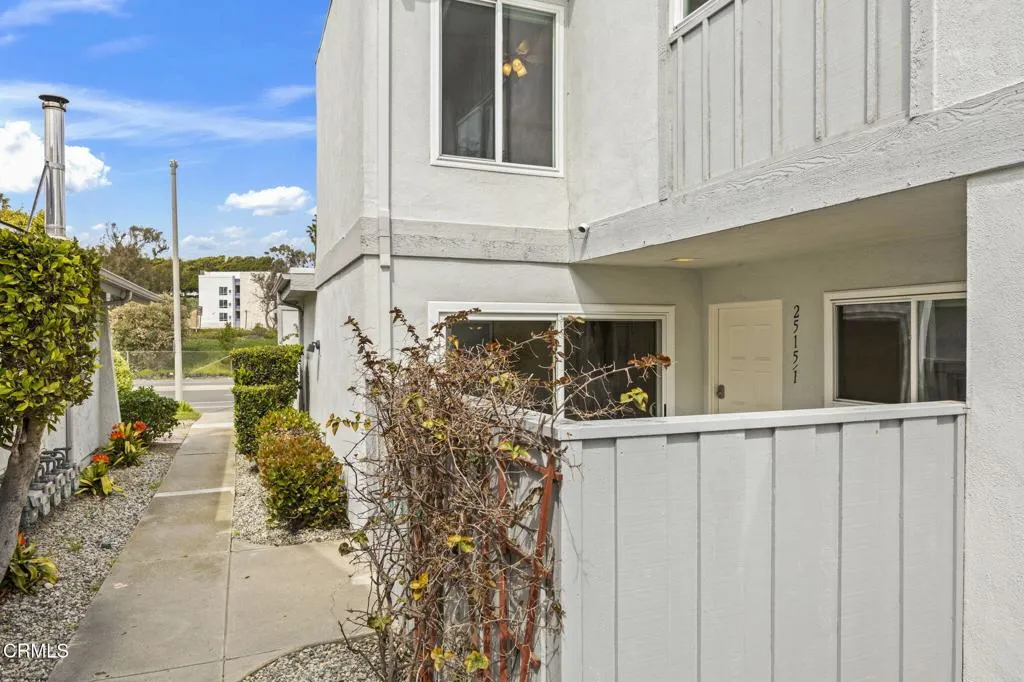 Ventura, California 93001, United States, 2 Bedrooms Bedrooms, ,2 BathroomsBathrooms,Residential,Active,111600