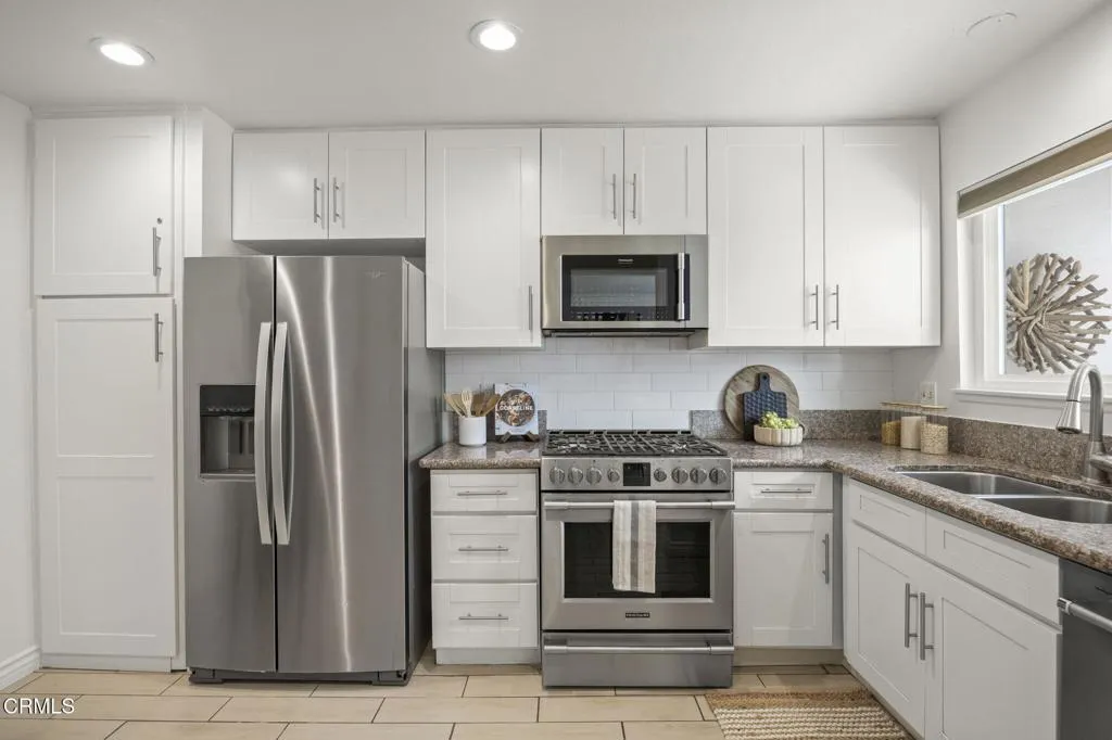 Ventura, California 93001, United States, 2 Bedrooms Bedrooms, ,2 BathroomsBathrooms,Residential,Active,111600