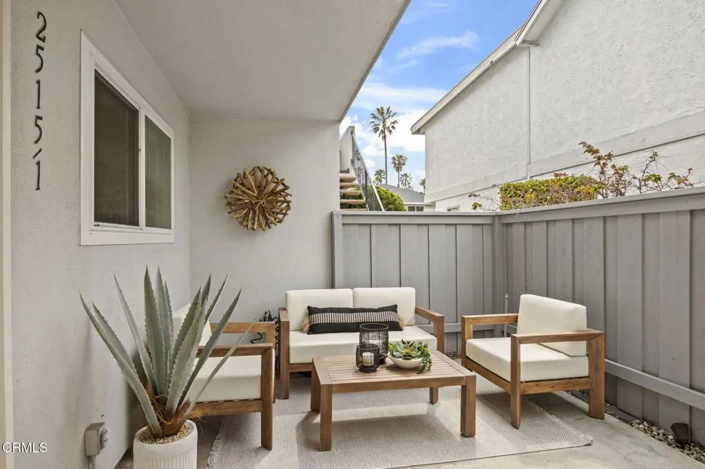 Ventura, California 93001, United States, 2 Bedrooms Bedrooms, ,2 BathroomsBathrooms,Residential,Active,111600