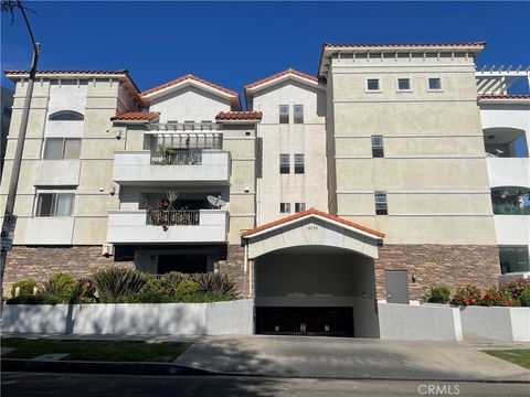 Photo of 4733 Elmwood, Los Angeles, CA 90004 (MLS # IV26015521)