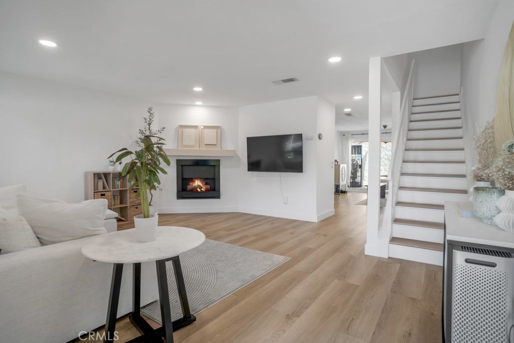 Photo of 16723 Vanowen Street, Van Nuys, CA 91406 (MLS # SR25152564)
