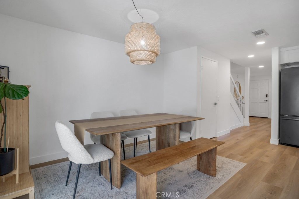 listing image 130727779849923720840
