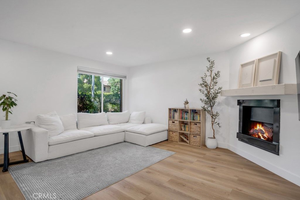 Photo of 16723 Vanowen Street, Van Nuys, CA 91406 (MLS # SR25152564)