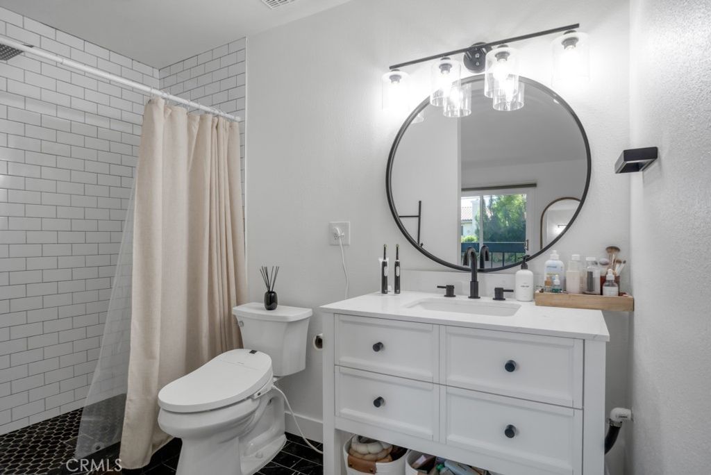 listing image 130726514822161464609