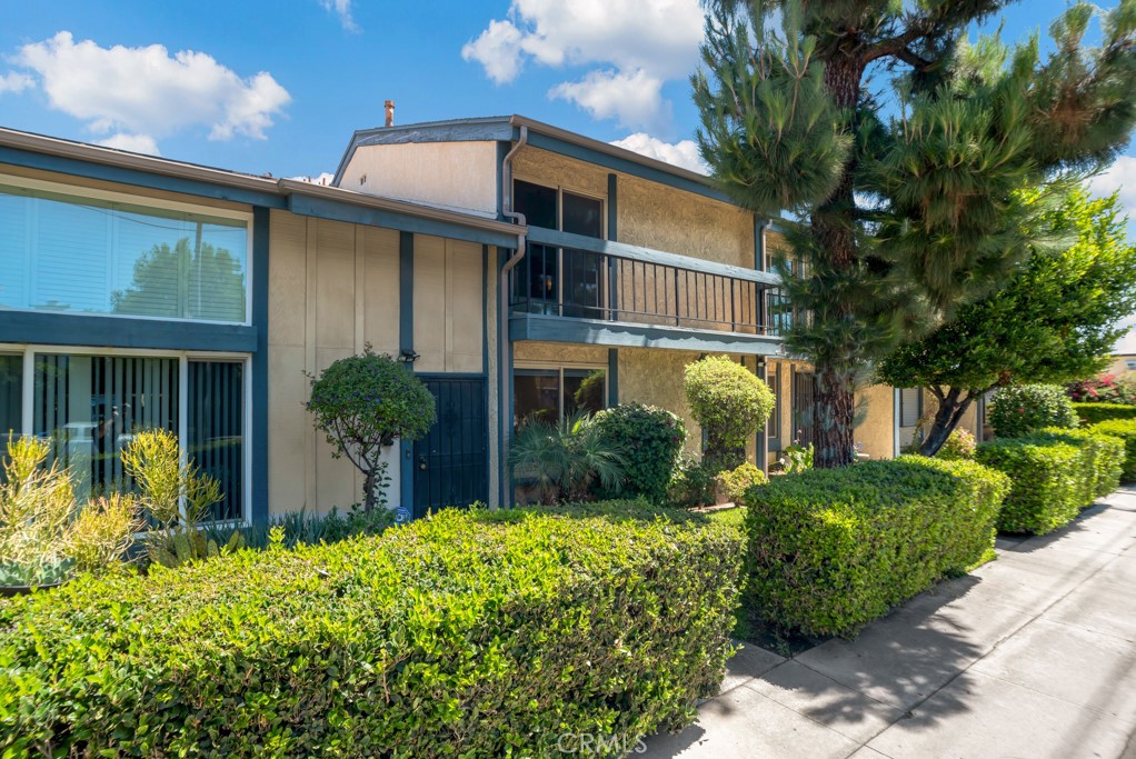 Welcome to this updated two-story townhouse located in the desirable Lake Balboa community. This property offers a private patio and an attached two-car garage with direct access. The first floor features brand new flooring throughout, an open living room, dining area, and a guest bathroom. The kitchen has been upgraded with quartz countertops, subway tile backsplash, and sleek appliances. Upstairs includes two bedrooms, each with its own bathroom and vaulted ceilings. The primary bathroom features a modern vanity, upgraded fixtures, and tile flooring.
The gated community offers amenities including a pool, spa, and landscaped common areas. Conveniently located near dining, grocery stores, major freeways, and Ventura Blvd shops and cafes.
