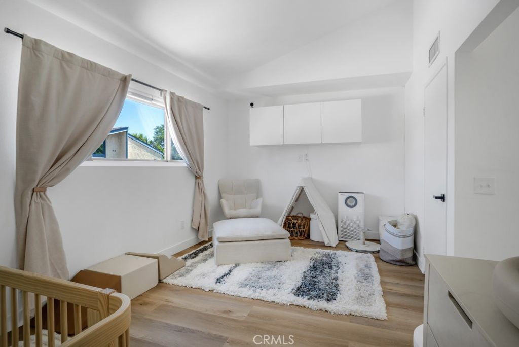 listing image 130729365170307477687