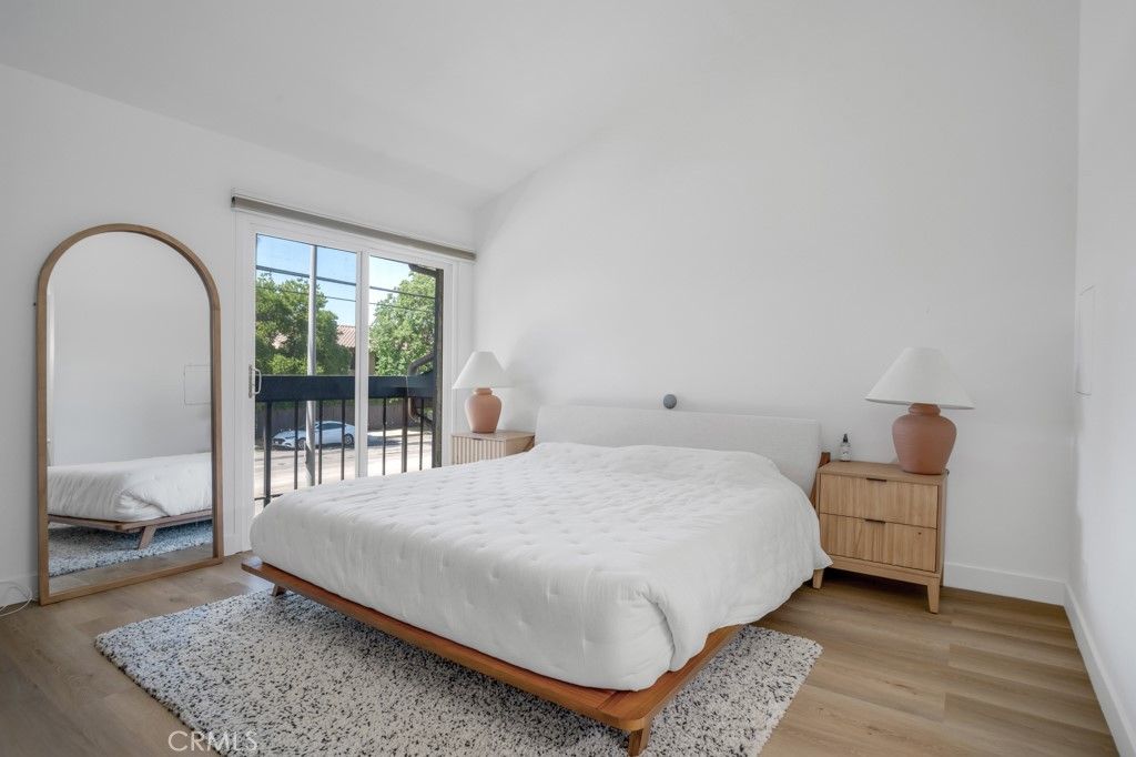 listing image 130729576668669721910
