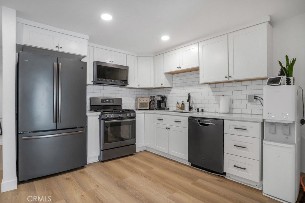 listing image 130720395876357872582