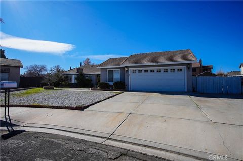 Photo of 14809 Snake River Court, Victorville, CA 92392 (MLS # CV26009723)