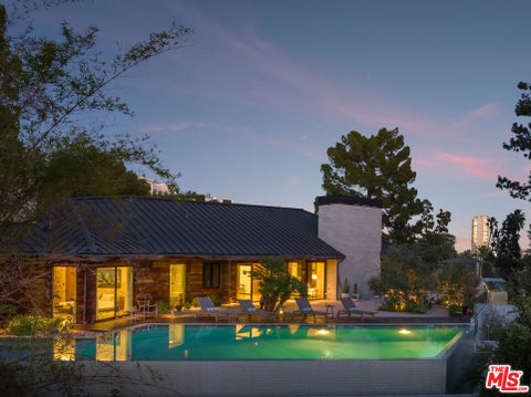 Photo of 1120 El Retiro Way, Beverly Hills, CA 90210 (MLS # 26635669)