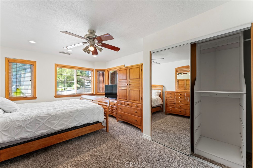 Venture (VNTR) - Residential Lease