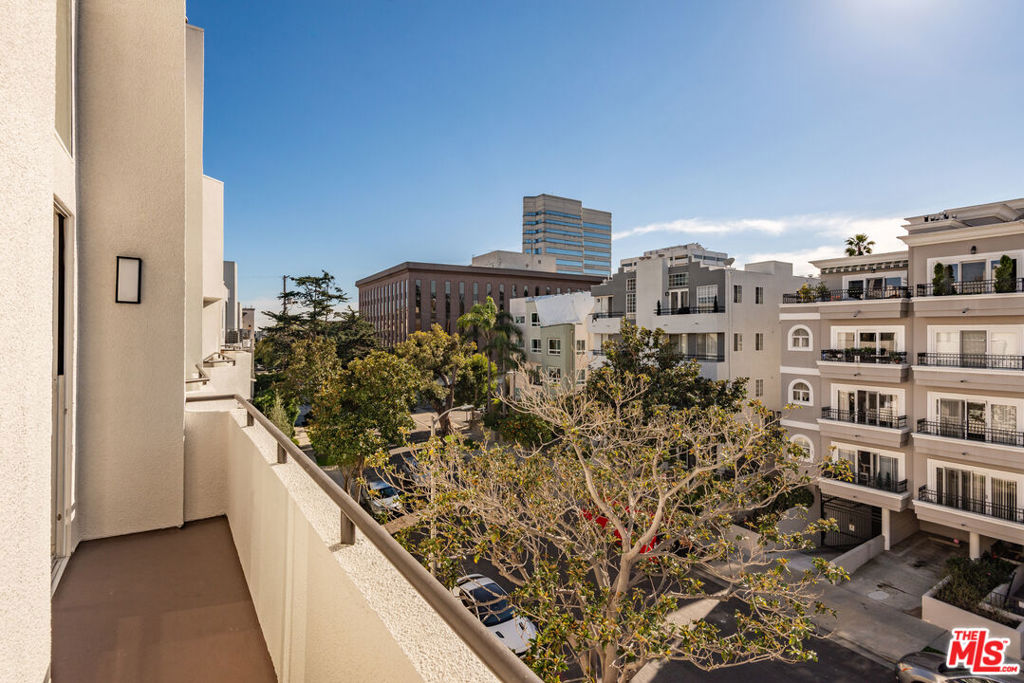 1164 Wellesley Avenue 301