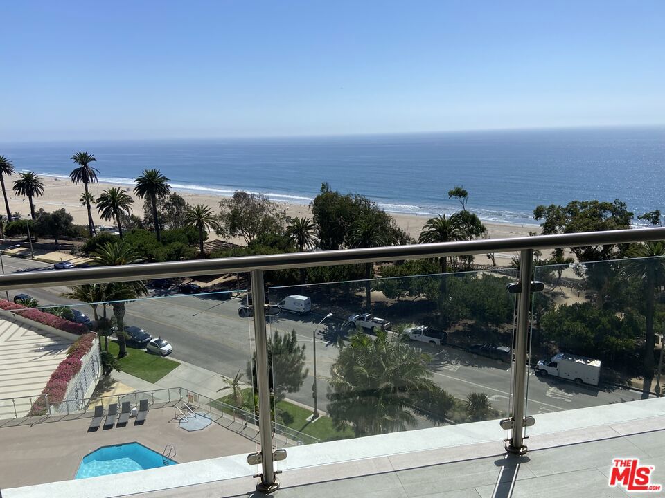 White water ocean view studio is completely remodeled and beautifully done. Balcony facing the unobstructed ocean in a full amenity building. kitchen fully equipped with all appliances. Gym, Vallet, 24 Hrs. security, pool, etc.