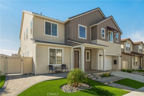Photo of 18100 Tableau Way, Saugus, CA 91350 (MLS # SR26014252)