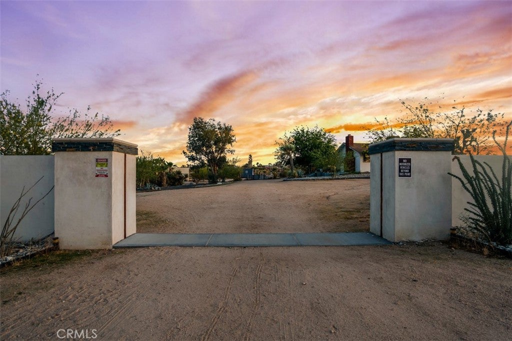 59427 La Crescenta Drive