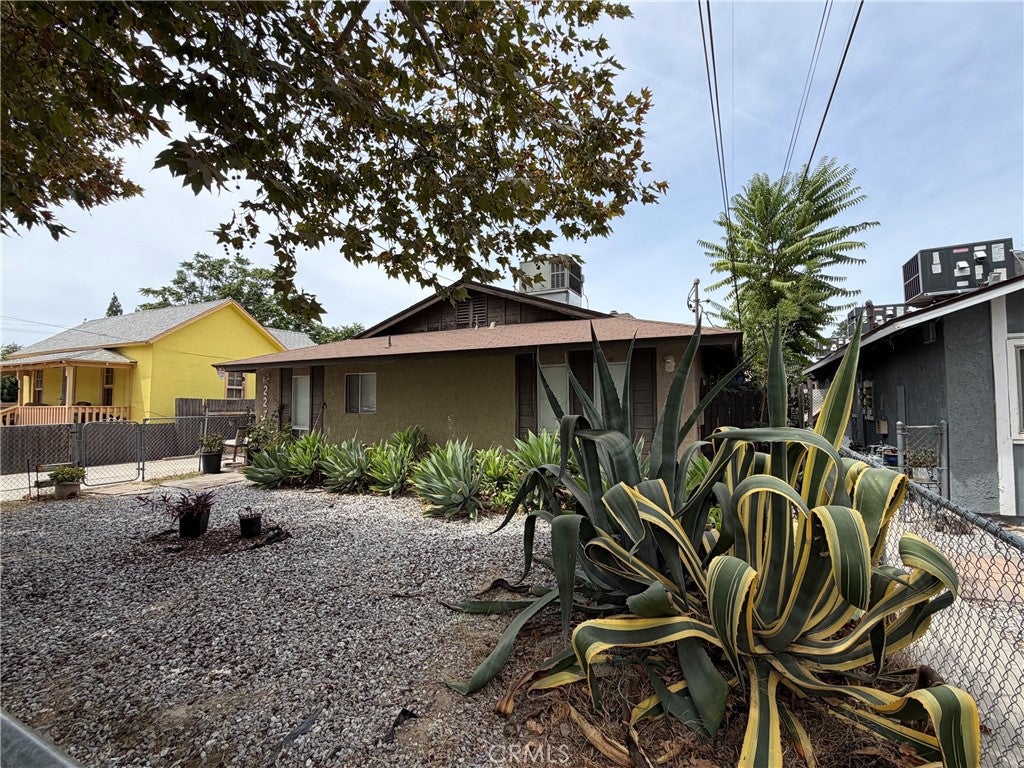 227 N Alessandro