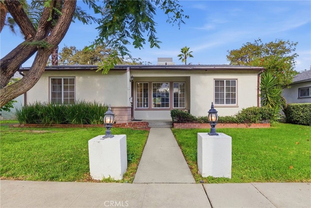 Photo of 16753 Magnolia, Encino, CA 91436 (MLS # SR25264926)