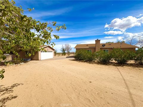 Photo of 1525 Dakota Ln, Landers, CA 92285 (MLS # JT25220555)